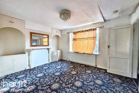 12 Frinton Road, Nottingham, NG8 6GZ