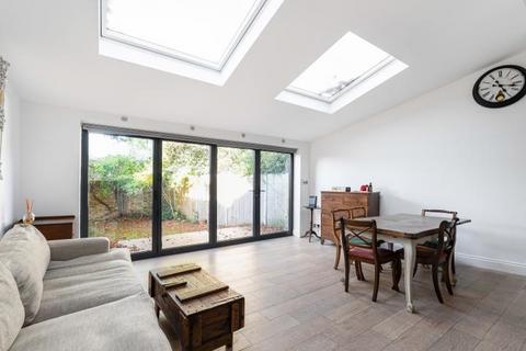 2 bedroom flat for sale, Uxbridge Road, London, W12