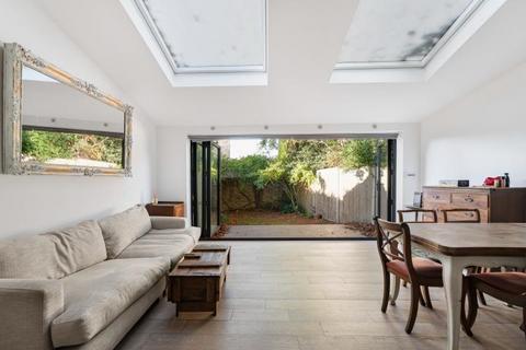 2 bedroom flat for sale, Uxbridge Road, London, W12