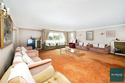 James Close, Woodlands, NW11