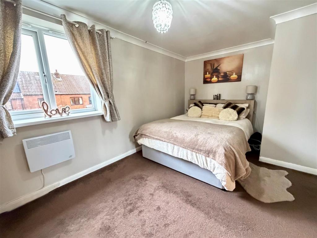 Bedroom 1 2.jpg