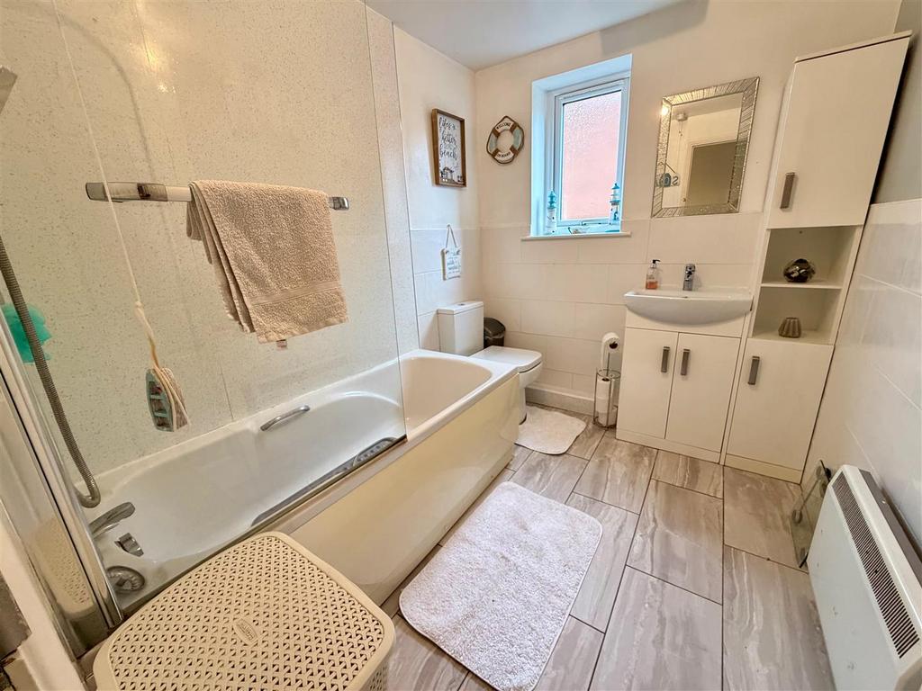 1 bathroom.jpg