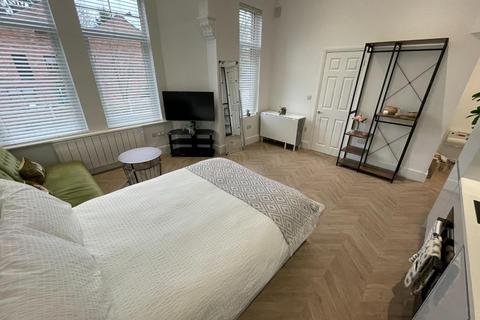 Studio to rent, Regent Road, Altrincham