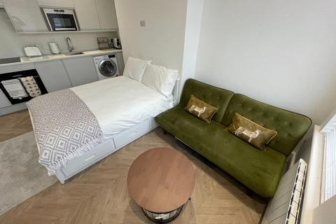 Studio to rent, Regent Road, Altrincham