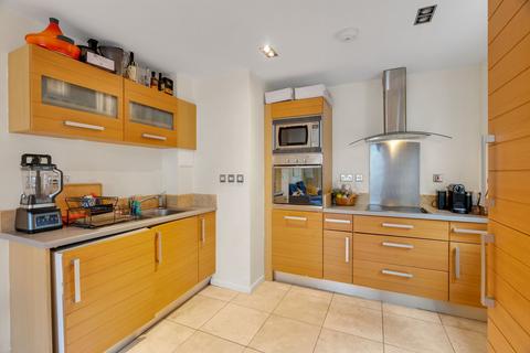 1 bedroom flat for sale, Limeharbour, London, E14