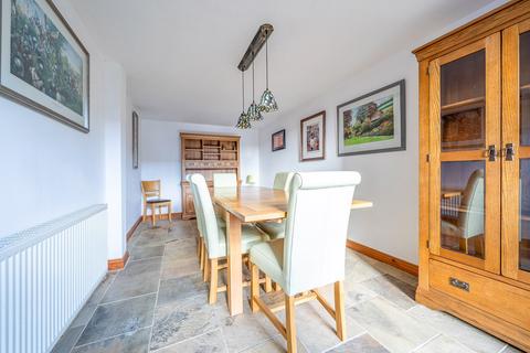 undefined, Lineage Court, Burford, WR15