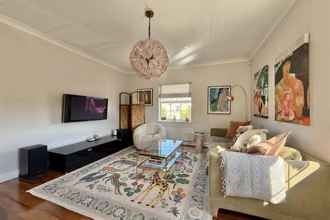 2 bedroom apartment to rent, Greenwich Way, Waltham Abbey EN9
