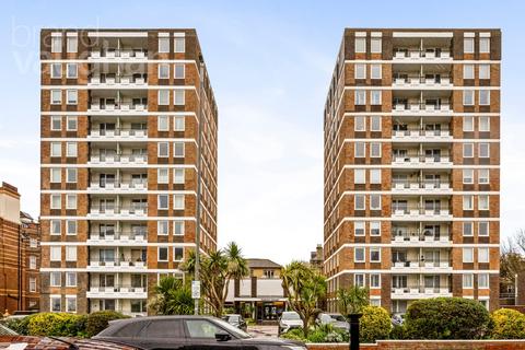 Grand Avenue, Hove, BN3