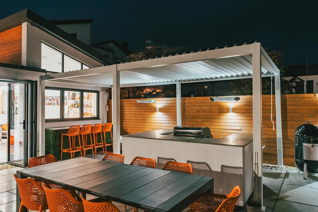 Outdoor Kitchen