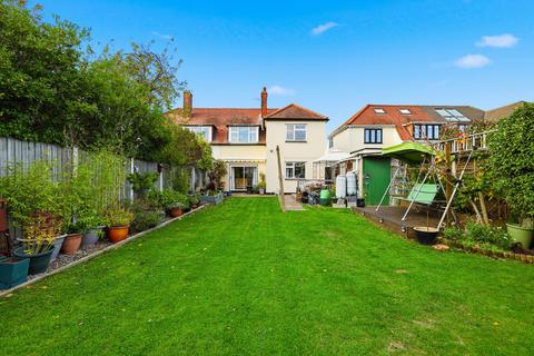 4 bedroom semi-detached house for sale, Fontayne Avenue, Romford, RM1