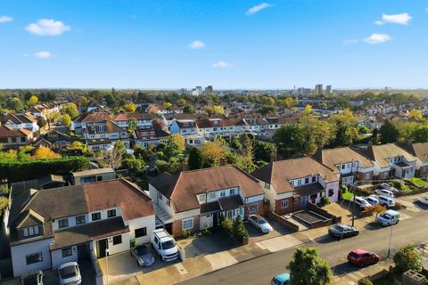 4 bedroom semi-detached house for sale, Fontayne Avenue, Romford, RM1