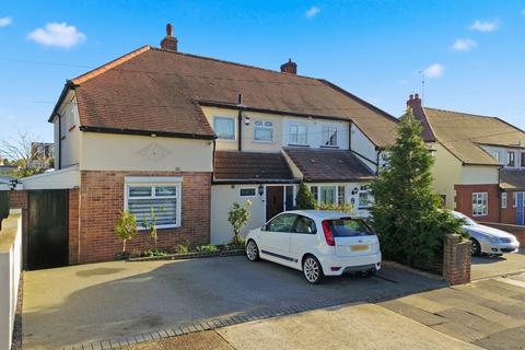 4 bedroom semi-detached house for sale, Fontayne Avenue, Romford, RM1