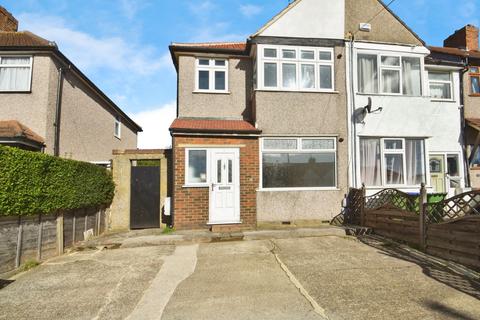 3 bedroom end of terrace house to rent, Lyndon Avenue Sidcup DA15