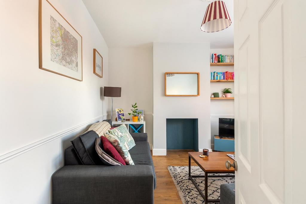 0 A4 SBR - Living Room E.jpg