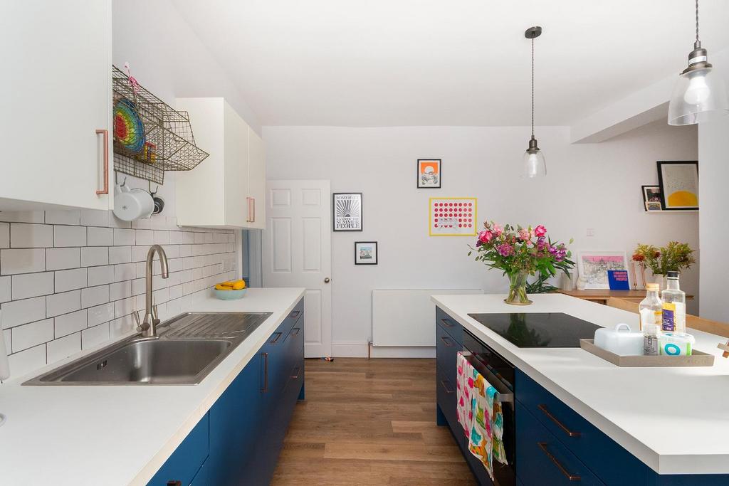 0 A4 SBR - Kitchen Diner E.jpg