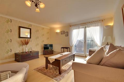 3 bedroom flat for sale, Regal Court, Manor Road, Beverley