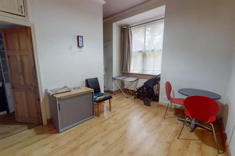 1 Queens Road, Bradford, BD8 7BS