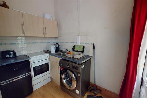 1 Queens Road, Bradford, BD8 7BS