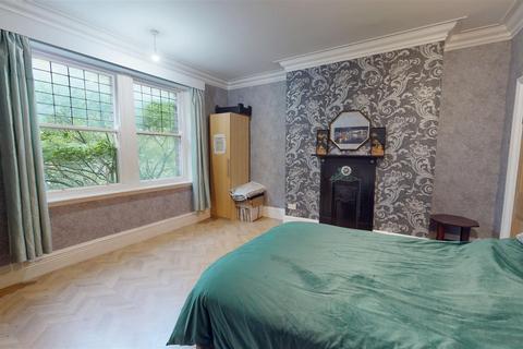 1 Queens Road, Bradford, BD8 7BS