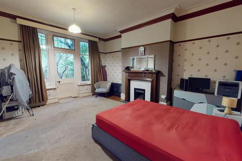 1 Queens Road, Bradford, BD8 7BS