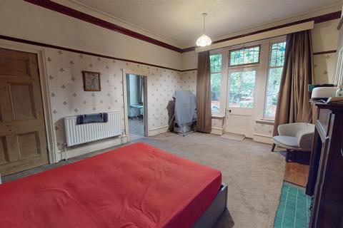1 Queens Road, Bradford, BD8 7BS