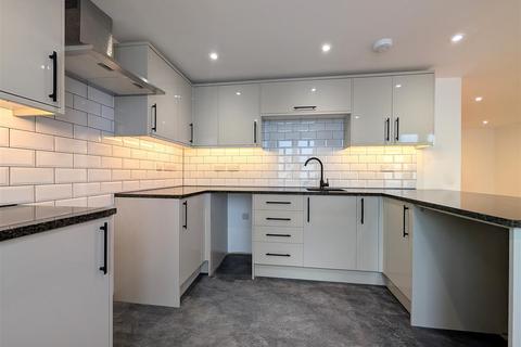 3 bedroom apartment to rent, Bridge Court, Castle Street, Totnes