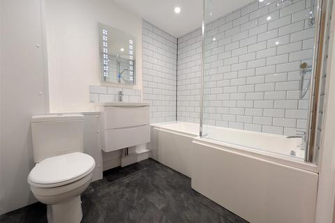 3 bedroom apartment to rent, Bridge Court, Castle Street, Totnes