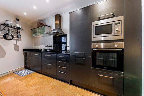 2 bedroom flat for sale, Eardley Crescent, Earls Court, London, SW5