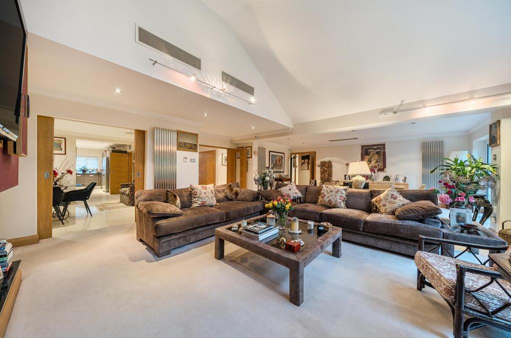 Davidson Frost-Wellings, DFW, Fallowfield, Living