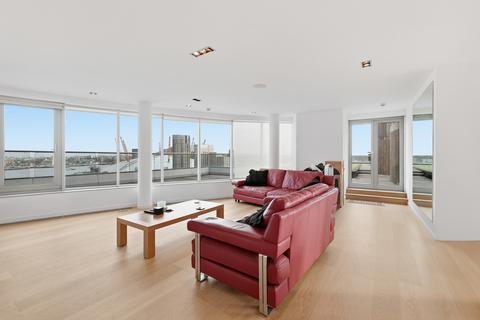 undefined, New Providence Wharf, London E14