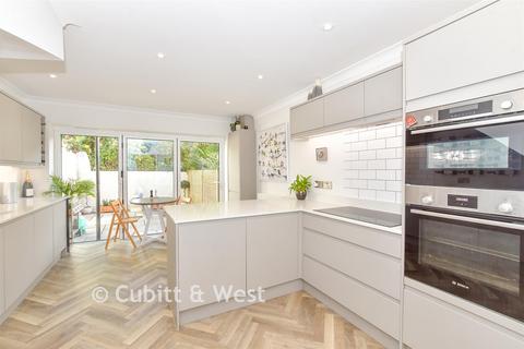 3 bedroom townhouse for sale, Brewery Hill, Arundel BN18
