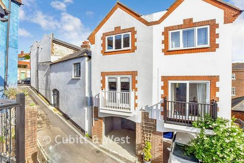 3 bedroom townhouse for sale, Brewery Hill, Arundel BN18