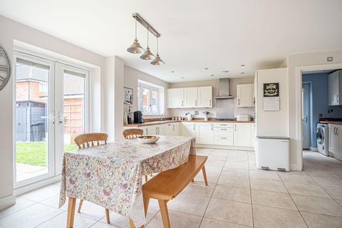 undefined, Edneys Walk, Overton, Basingstoke, RG25 3FB