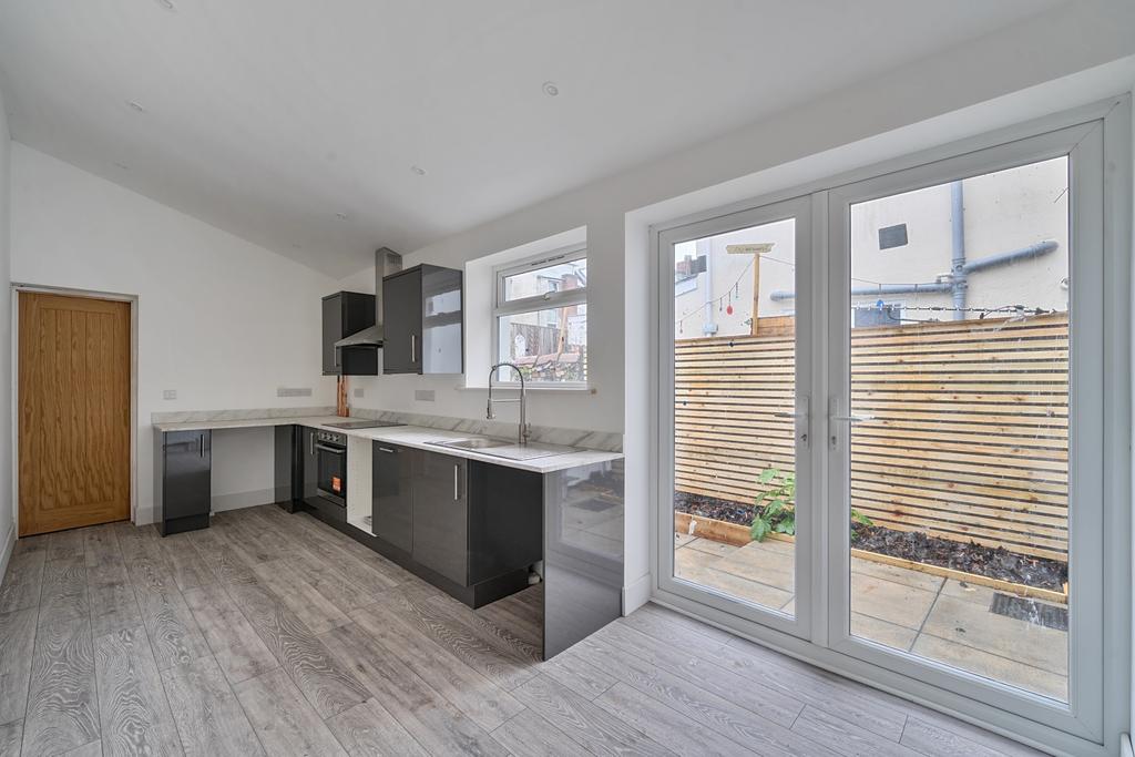 1355643-19-6901f3ab9e5af-ARW-1