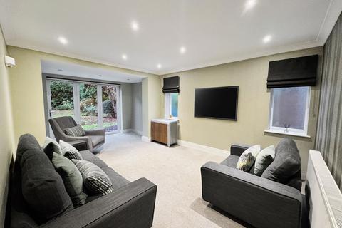 31 Southdown Crescent, Cheadle Hulme, Cheadle, SK8 6EQ