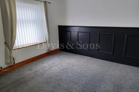 3 bedroom terraced house to rent, Park Place, Risca, Newport. NP11 6BN