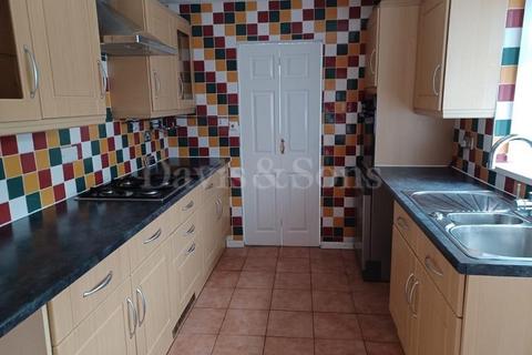 3 bedroom terraced house to rent, Park Place, Risca, Newport. NP11 6BN