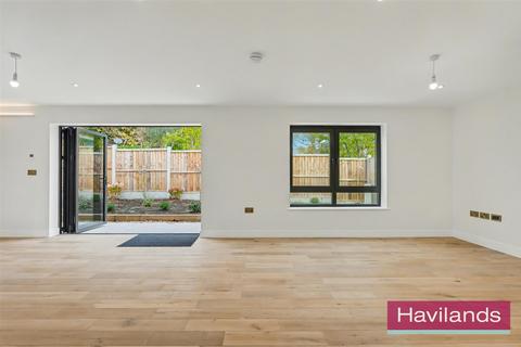 4 bedroom bungalow for sale, Beechdale, London