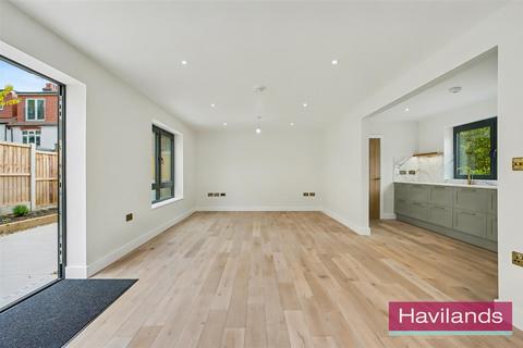 4 bedroom bungalow for sale, Beechdale, London