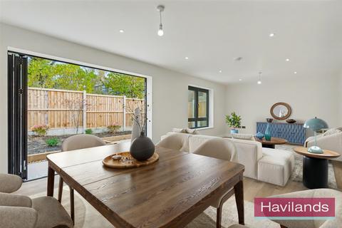 4 bedroom detached house for sale, Beechdale, London