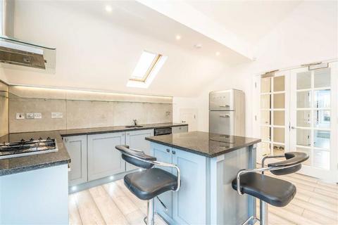 undefined, Hampton Road, Teddington TW11