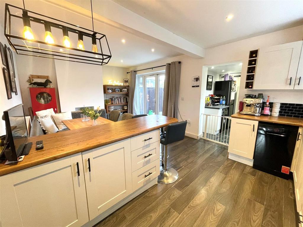 Kitchen 1.jpg
