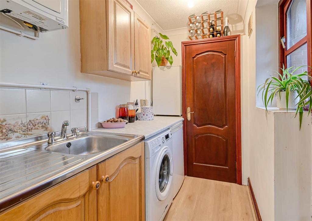 1 Wells Close-15.jpg
