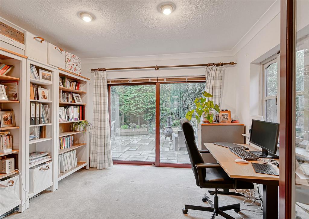 1 Wells Close-27.jpg