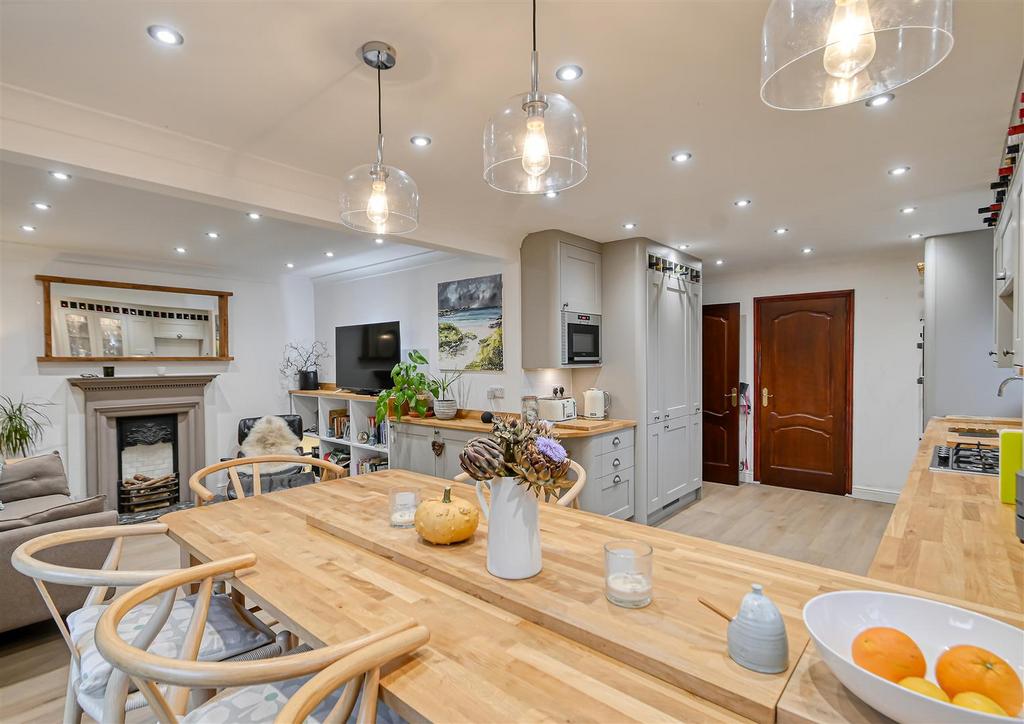 1 Wells Close-18.jpg