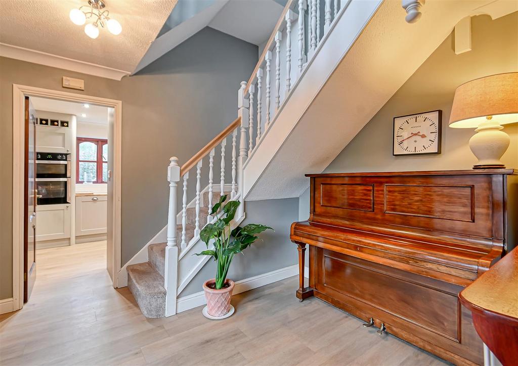 1 Wells Close-02.jpg