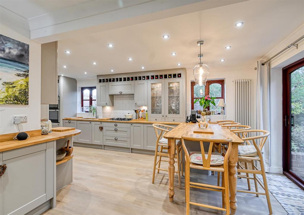 1 Wells Close-17.jpg