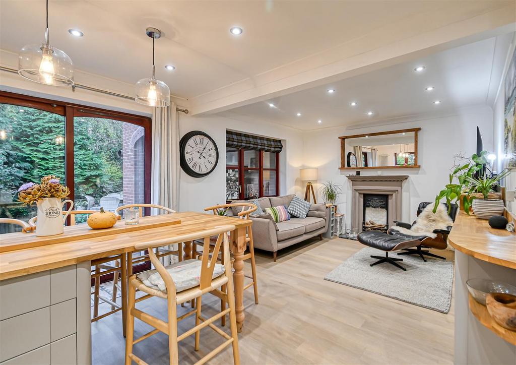 1 Wells Close-21.jpg