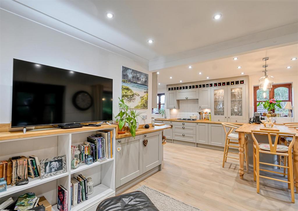 1 Wells Close-16.jpg