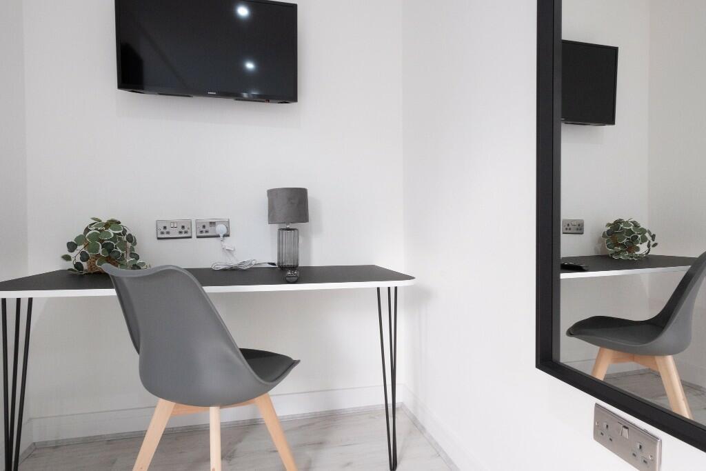 Bright and minimalist communal workspace featur...
